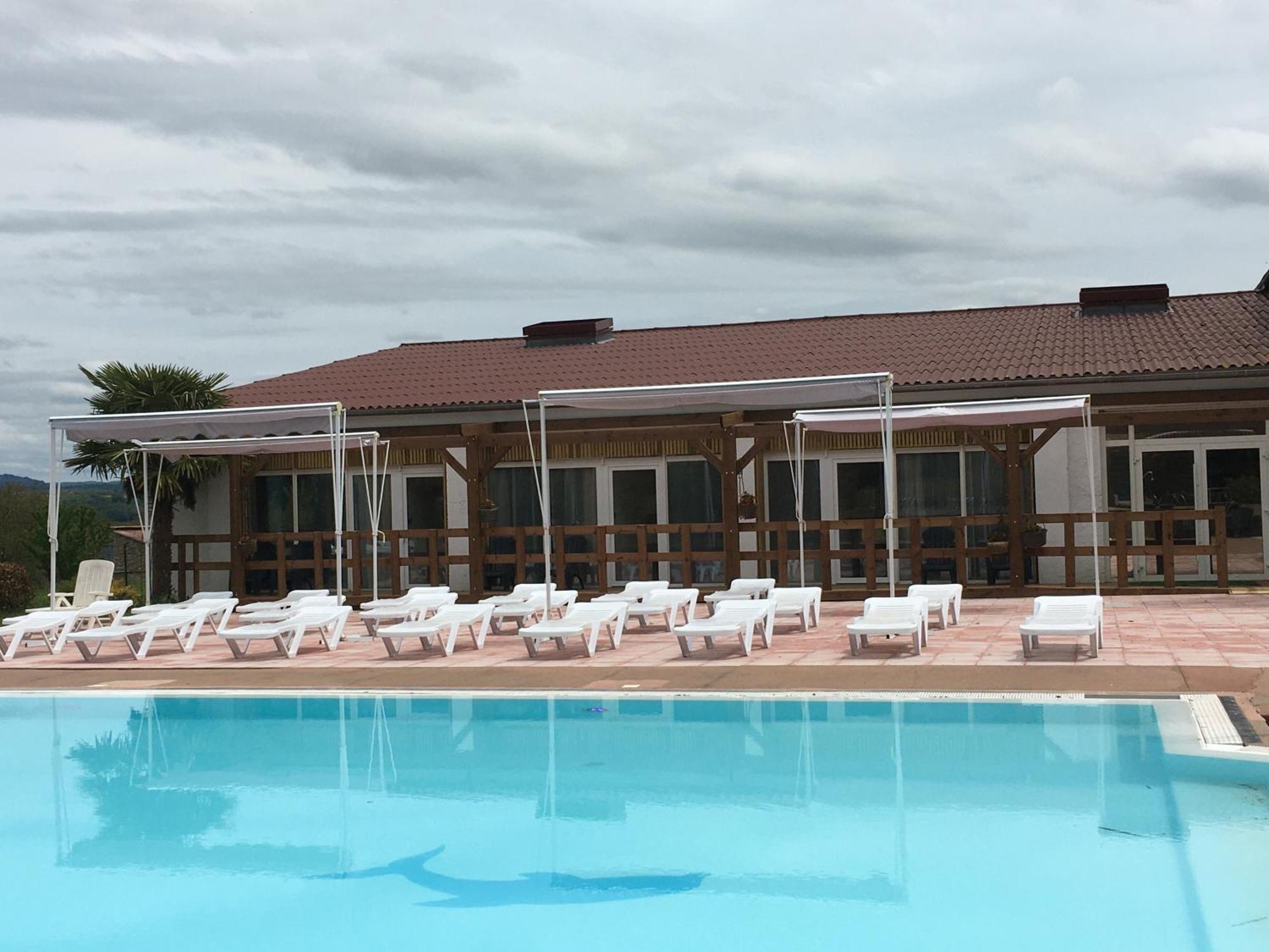Hotel Restaurant - Le Vieux Pigeonnier Loubressac Exteriör bild